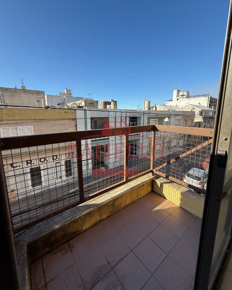 EN VENTA DPTO UN DORMITORIO CON BALCON - Barrio Centro 