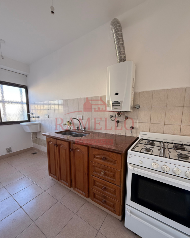 EN VENTA DPTO UN DORMITORIO CON BALCON - Barrio Centro 