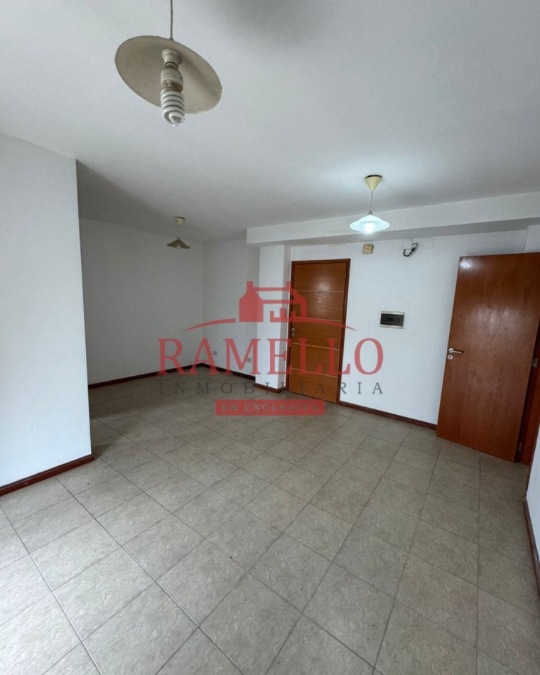 EN VENTA! Dpto de categoria - Dos dormitorios, con balcon y cochera 