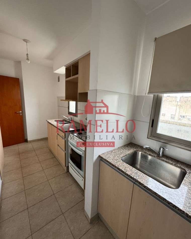 EN VENTA! Dpto de categoria - Dos dormitorios, con balcon y cochera 
