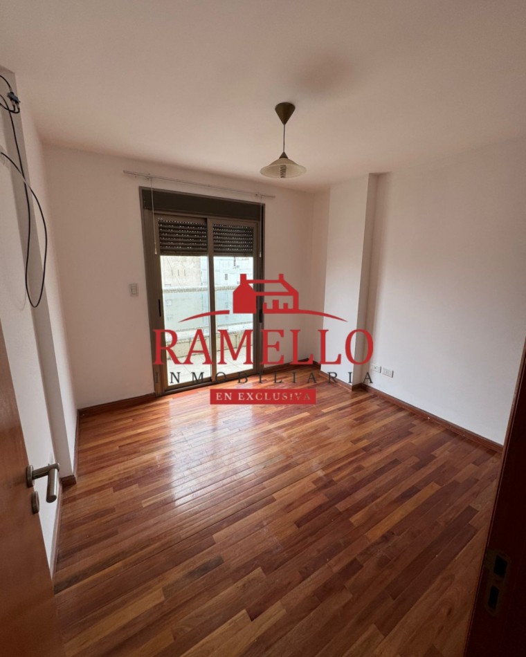 EN VENTA! Dpto de categoria - Dos dormitorios, con balcon y cochera 