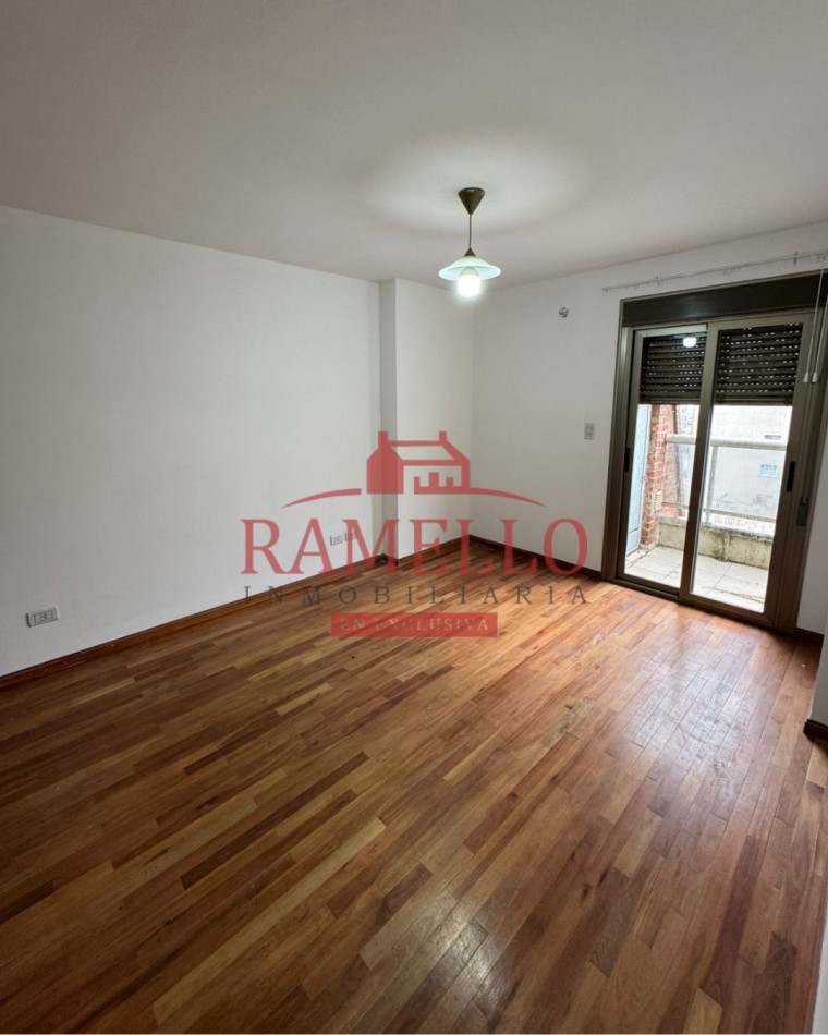 EN VENTA! Dpto de categoria - Dos dormitorios, con balcon y cochera 