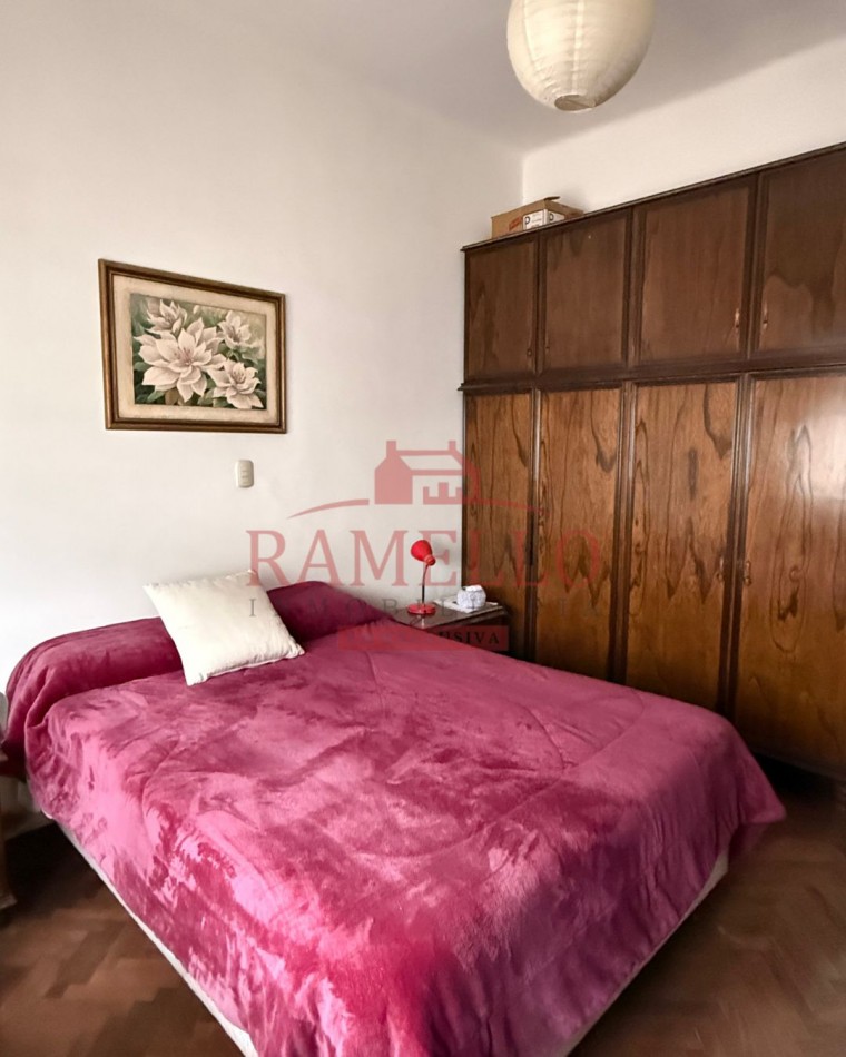 EN VENTA! Casa centrica - Tres dormitorios con garage