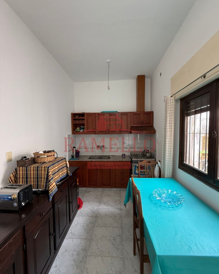 EN VENTA! Casa centrica - Tres dormitorios con garage