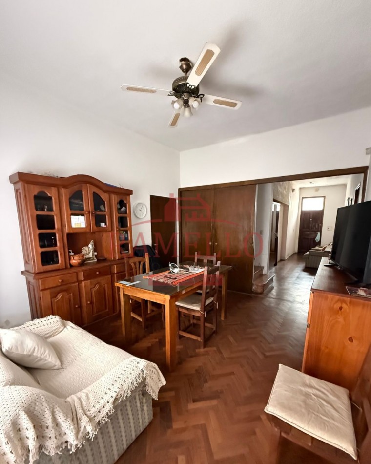 EN VENTA! Casa centrica - Tres dormitorios con garage