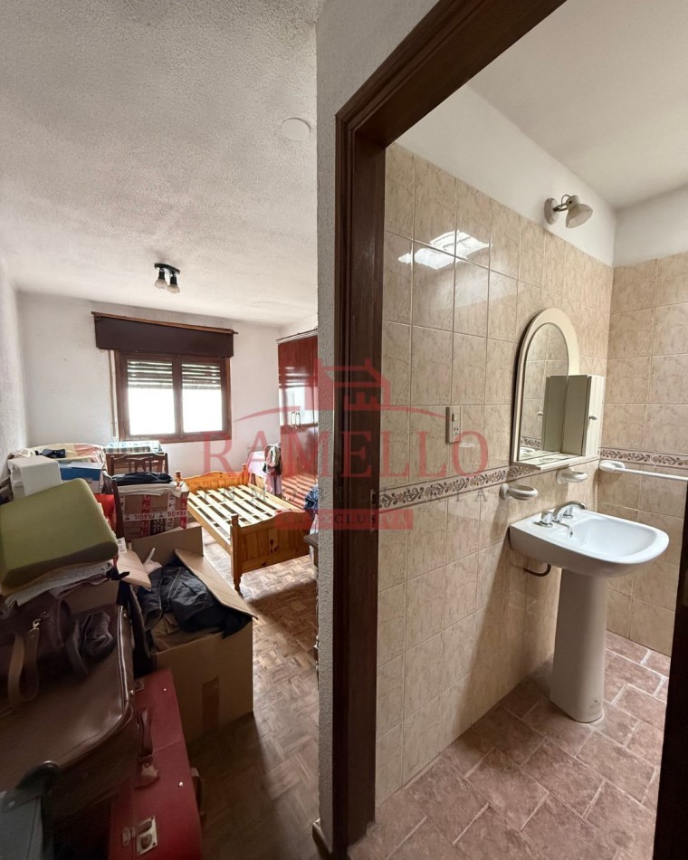 EN VENTA! Casa centrica - Tres dormitorios con garage