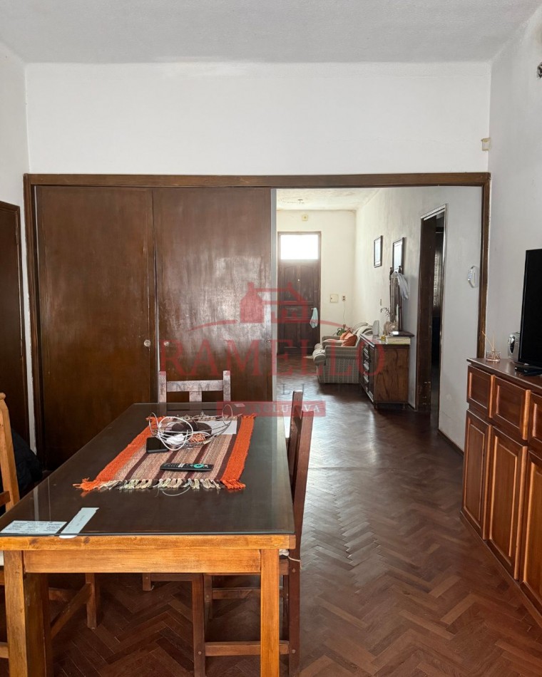 EN VENTA! Casa centrica - Tres dormitorios con garage