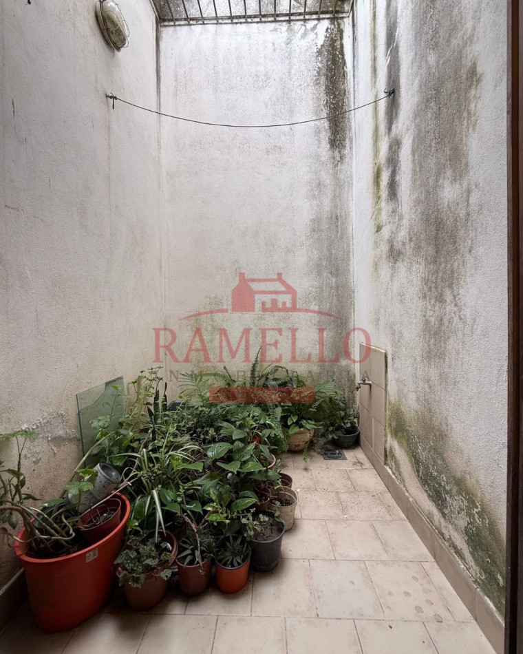 EN VENTA! Casa centrica - Tres dormitorios con garage