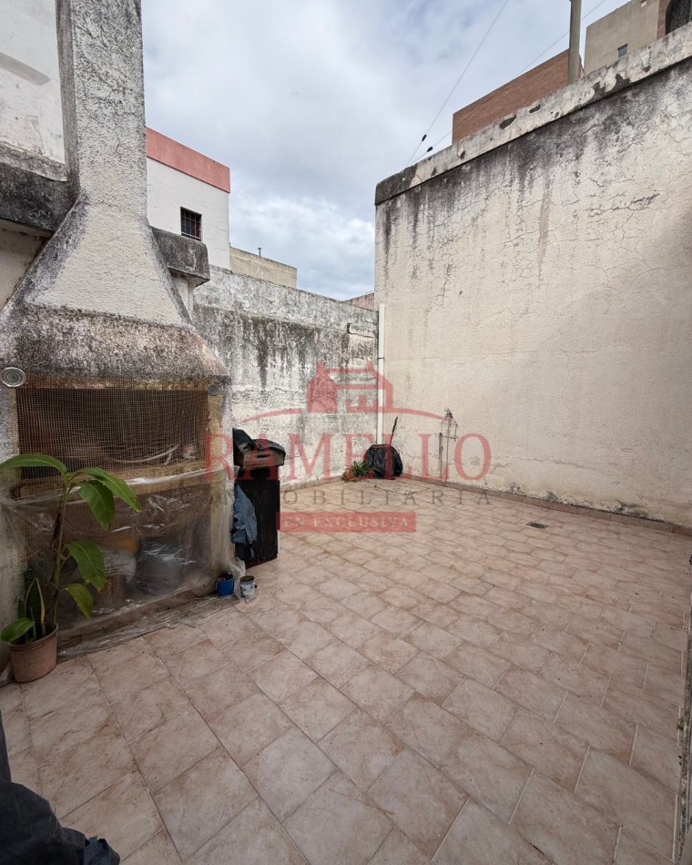 EN VENTA! Casa centrica - Tres dormitorios con garage