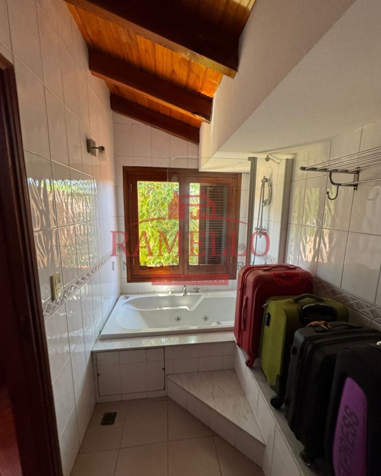 HERMOSA CASA EN VENTA! Tres dormitorios 