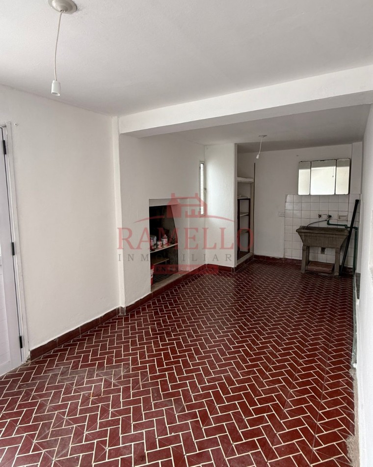 Alquiler - Casa centrica de tres dormitorios 